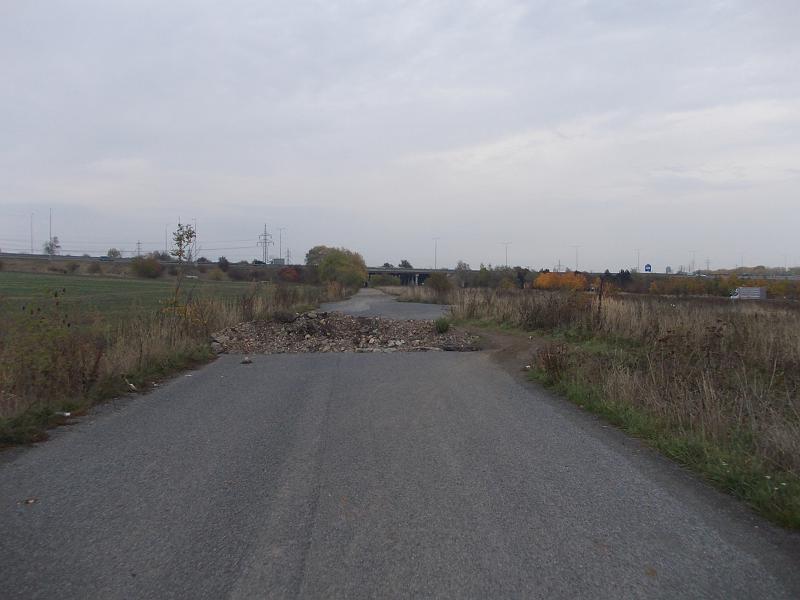 foto 007.jpg - Překopaná silnice v Jinočanech na cyklostezce A12